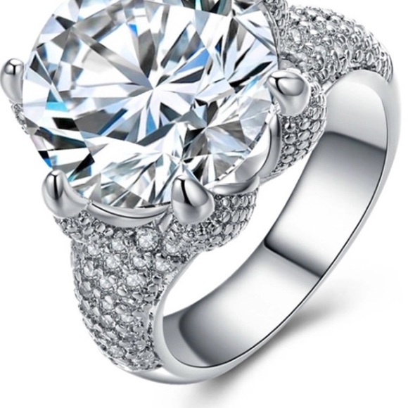 CZ Crystal Silver Ring Size 8 New - Picture 4 of 4